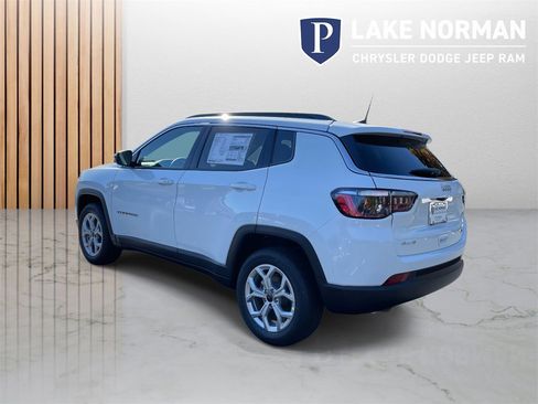 New 2026 Jeep Compass Latitude image 7