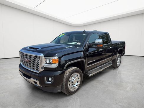 Used 2017 GMC Sierra 2500 Denali w/ Duramax Plus Package AWD/4WD image 8