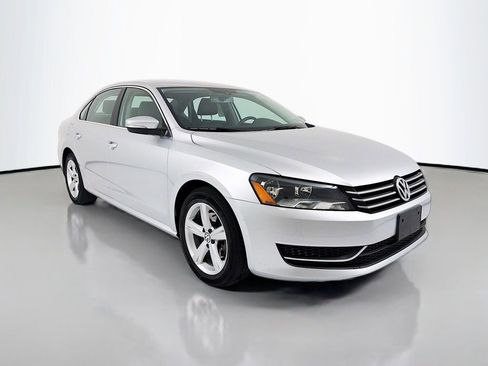 Used 2015 Volkswagen Passat 1.8T SE image 1