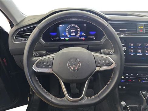 Used 2022 Volkswagen Tiguan SE image 12