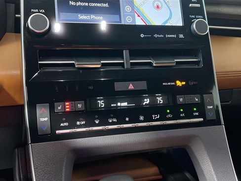 Used 2019 Toyota Avalon Limited image 26