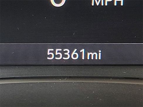 Used 2023 GMC Terrain SLT image 28