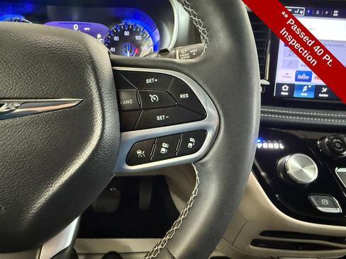 Used 2023 Chrysler Pacifica Touring-L w/ Uconnect Theater Family Group AWD/4WD image 18