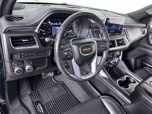 Used 2021 GMC Yukon XL SLT w/ SLT Premium Package image 10