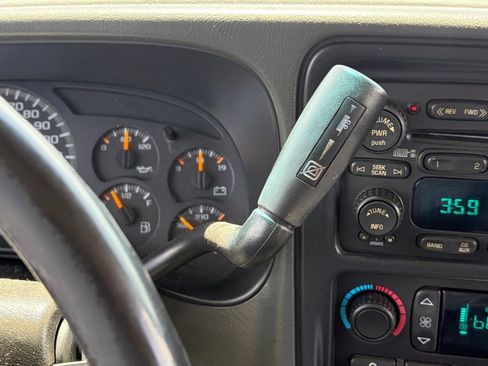 Used 2005 Chevrolet Silverado 2500 LT w/ Heavy-Duty Power Package RWD image 8