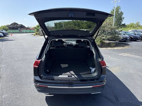 Used 2021 Volkswagen Tiguan SE w/ Panoramic Sunroof Package AWD/4WD image 25