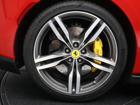 Used 2019 Ferrari Portofino RWD image 18