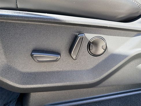 Used 2025 Ford Expedition Platinum image 13