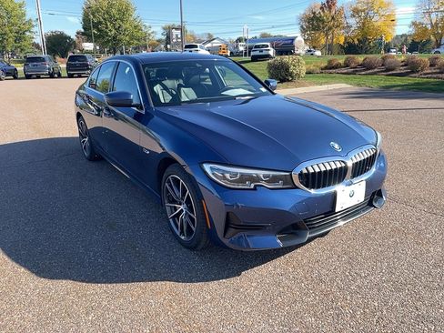 Certified 2022 BMW 330e xDrive w/ Premium Package image 3