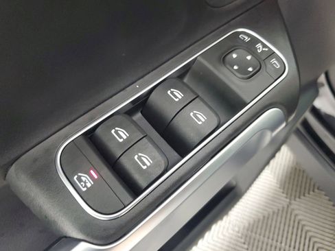 Used 2024 Mercedes-Benz GLB 250 image 28