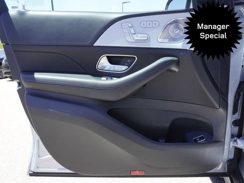 Used 2025 Mercedes-Benz GLS 450 4MATIC image 17