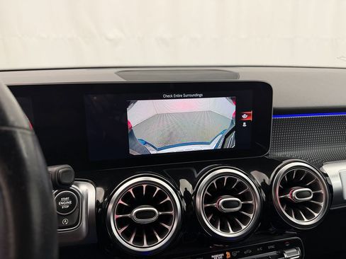 Used 2021 Mercedes-Benz GLB 250 4MATIC w/ Premium Package image 21