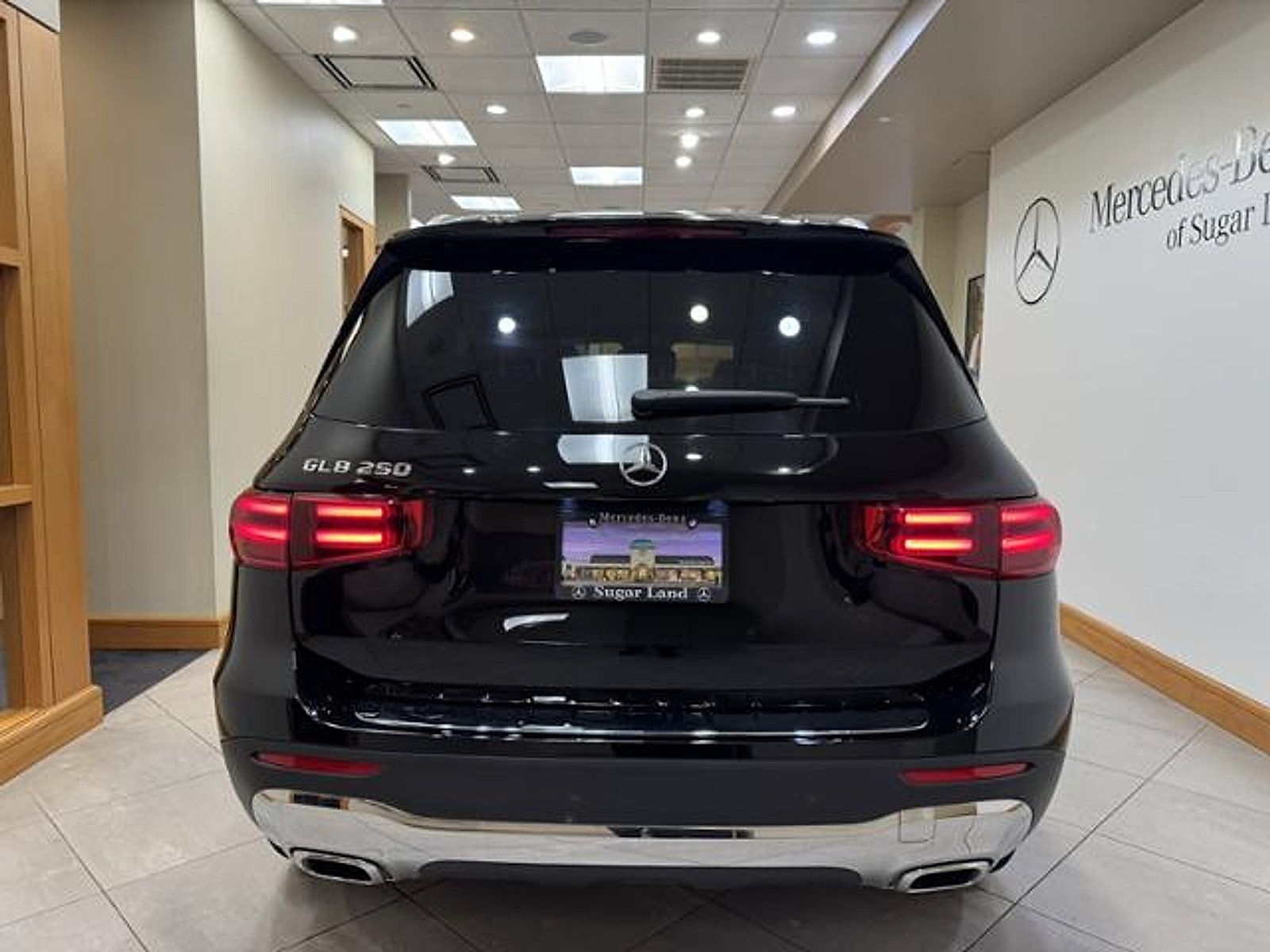 Used 2025 Mercedes-Benz GLB 250 image 4