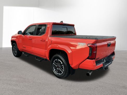 Used 2024 Toyota Tacoma TRD Sport w/ TRD Sport Premium Package AWD/4WD image 15