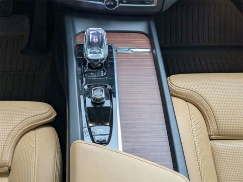 Certified 2023 Volvo XC60 B5 Ultimate w/ Climate Package image 20