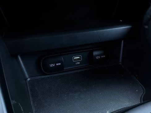 Used 2025 Kia Soul LX w/ LX Technology Package FWD image 23