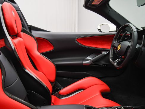 Used 2022 Ferrari SF90 Spider image 53