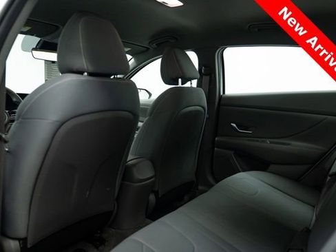 Used 2023 Hyundai Elantra SEL w/ Convenience Package image 16