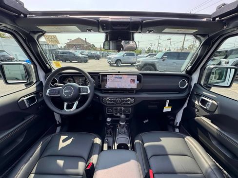 New 2026 Jeep Wrangler Unlimited Sahara w/ Safety Group AWD/4WD image 11
