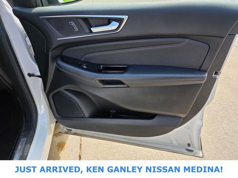 Used 2016 Ford Edge Titanium w/ Technology Package AWD/4WD image 22