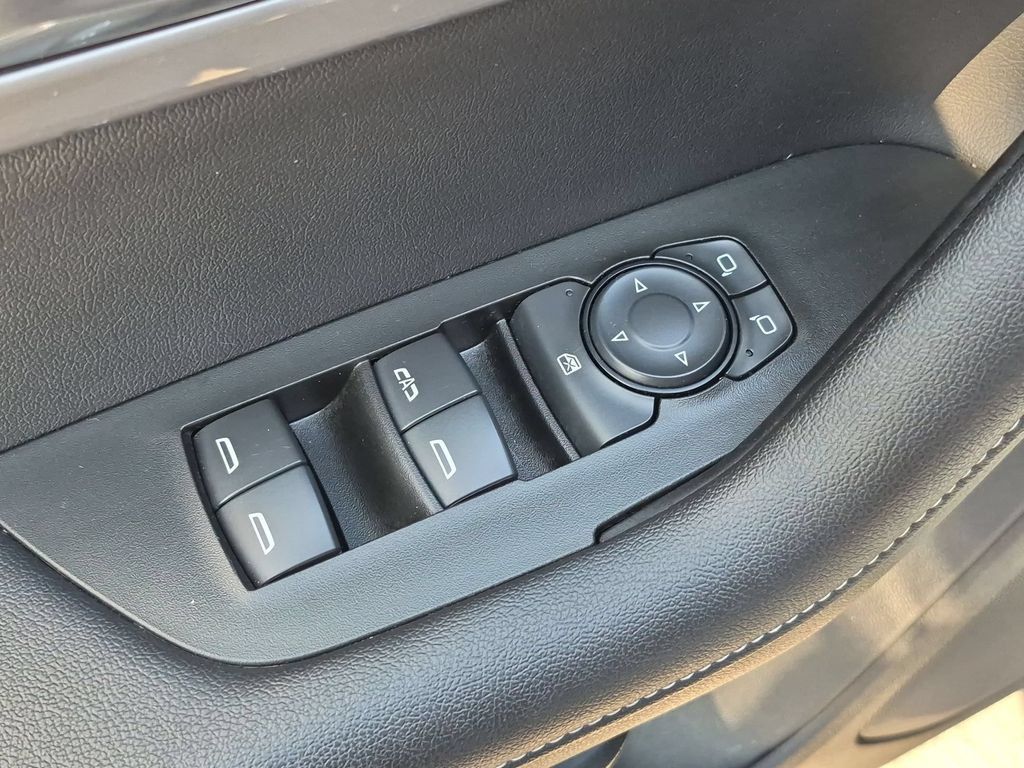 Used 2025 Chevrolet Blazer LT FWD image 13