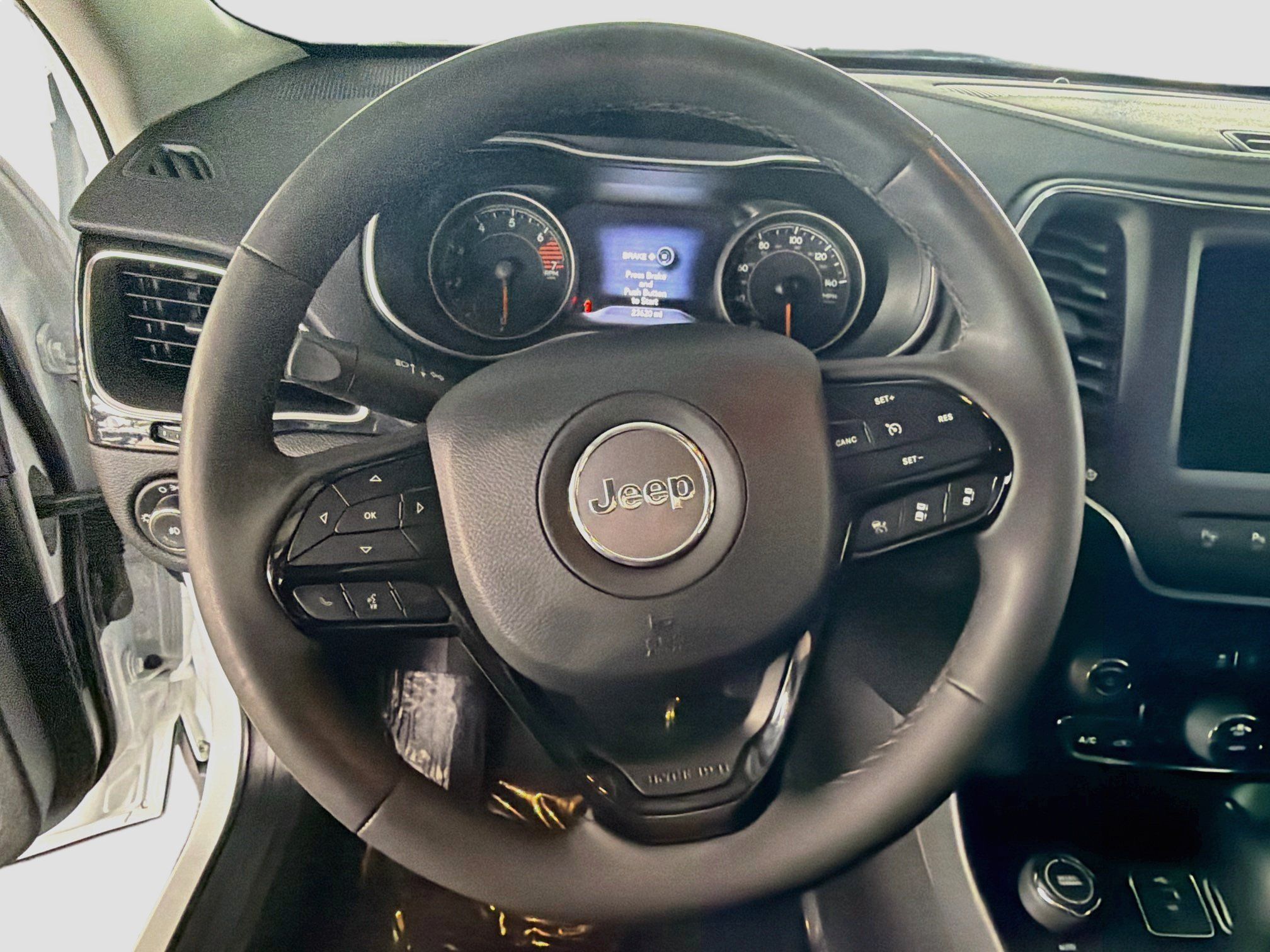 Used 2023 Jeep Cherokee Altitude Lux AWD/4WD image 17