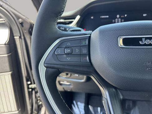 New 2025 Jeep Grand Cherokee Laredo X w/ Luxury Tech Group I image 27