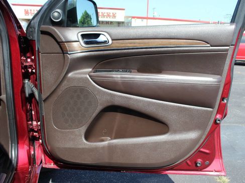 Used 2018 Jeep Grand Cherokee Overland image 10