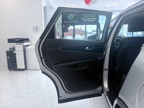 Used 2019 Kia Sorento EX AWD/4WD image 38
