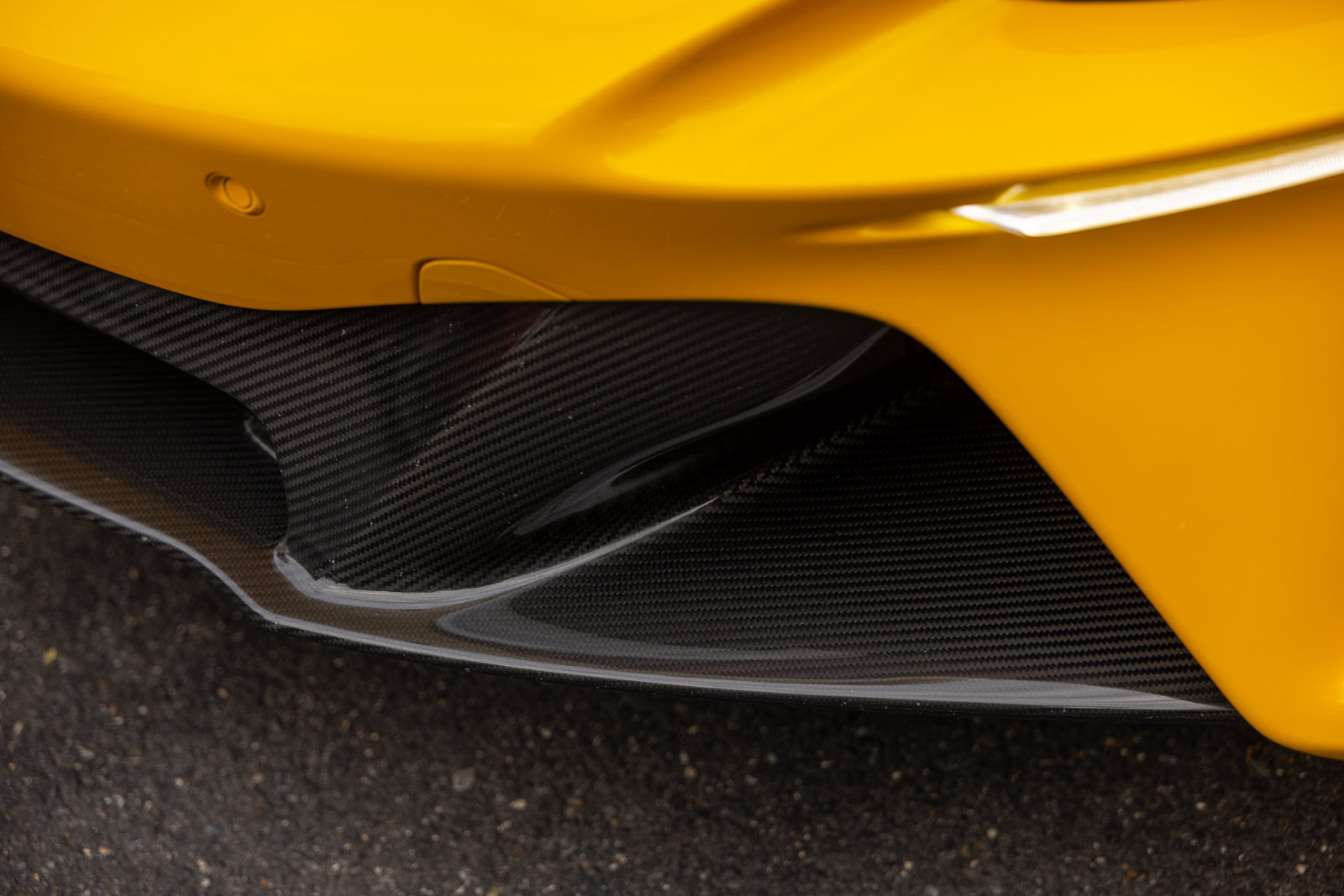 Used 2023 McLaren Artura RWD image 24