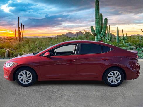 Used 2017 Hyundai Elantra SE image 6