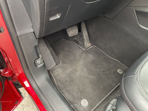 Used 2020 Ford Explorer XLT w/ Equipment Group 202A image 12