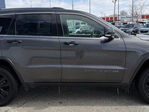 Used 2017 Jeep Grand Cherokee Limited image 6