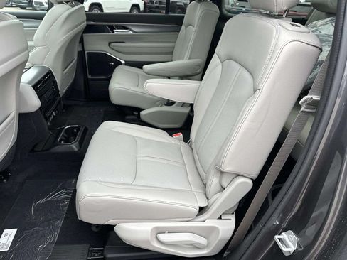 New 2026 Jeep Grand Wagoneer L 4WD w/ Premium Group I image 7