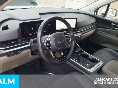 Used 2025 Kia Carnival FWD image 14
