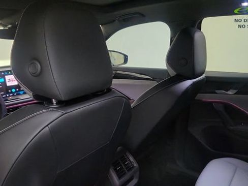 Used 2025 Volkswagen Tiguan SE R-Line AWD/4WD image 33
