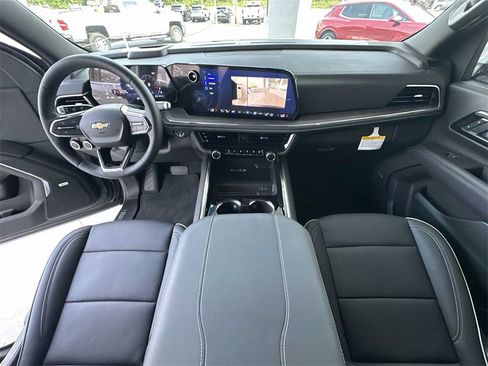 New 2025 Chevrolet Suburban Premier image 20