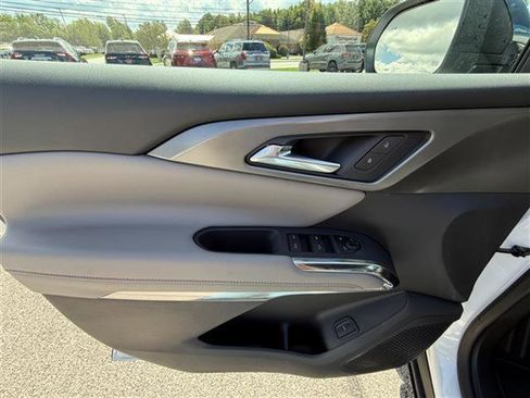 New 2026 Chevrolet Traverse LT image 12