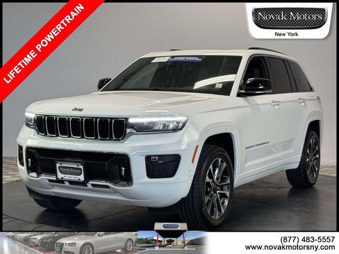 Used 2023 Jeep Grand Cherokee Overland w/ Luxury Tech Group IV AWD/4WD image 4