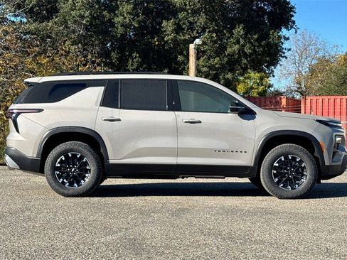 New 2026 Chevrolet Traverse Z71 w/ Enhanced Driving Package image 3