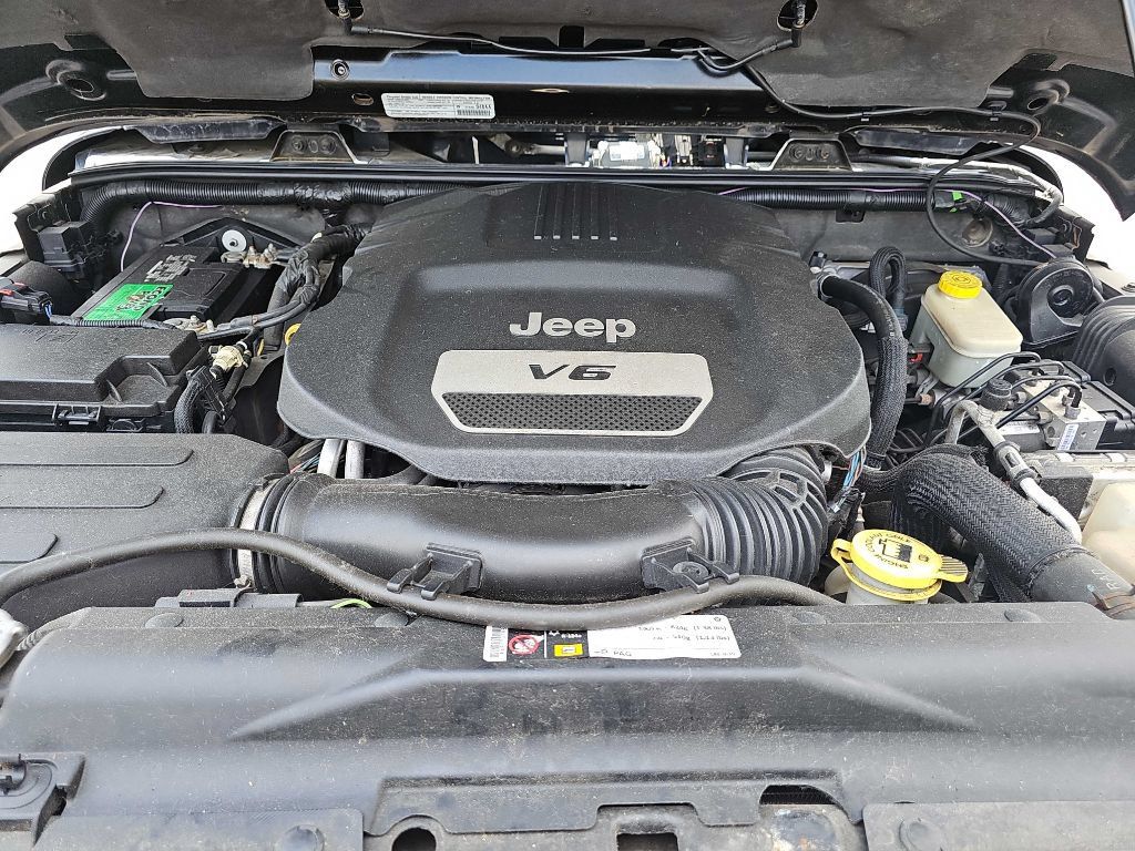 Used 2014 Jeep Wrangler Unlimited Rubicon w/ Connectivity Group AWD/4WD image 55