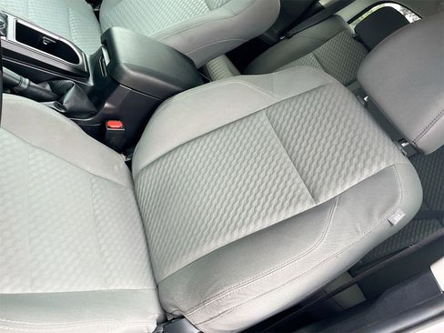 Used 2022 Toyota Tacoma SR image 18