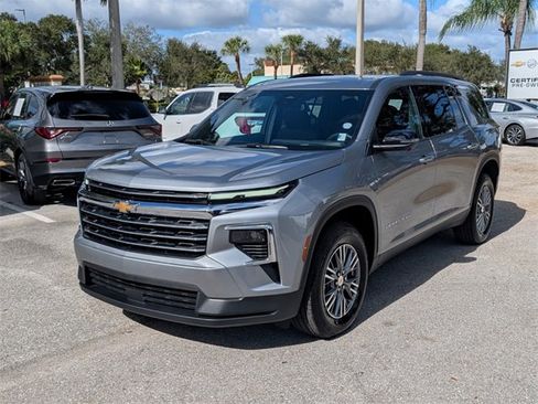 Certified 2025 Chevrolet Traverse LT w/ Driver Confidence Package image 4