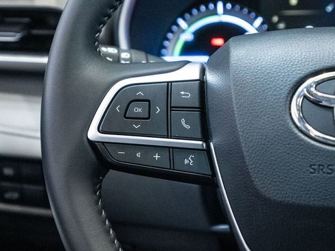 Certified 2025 Toyota Highlander XLE image 29