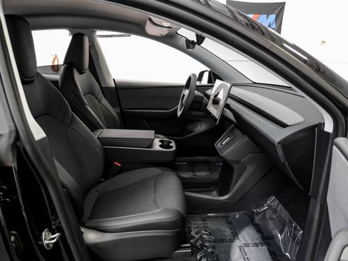 Used 2026 Tesla Model Y 2WD image 33