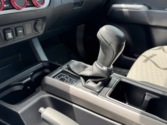 Used 2022 Toyota Tacoma SR5 AWD/4WD image 40
