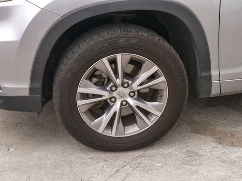 Used 2014 Toyota Highlander Plus FWD image 5