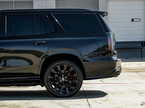 Used 2026 Cadillac Escalade V w/ LPO, ONYX Package image 8