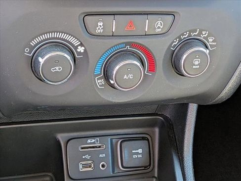 Used 2017 Jeep Cherokee Sport FWD image 14