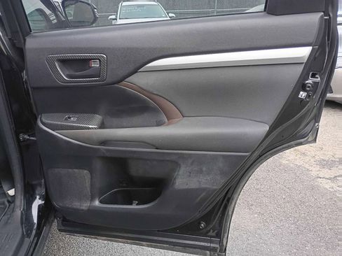 Used 2015 Toyota Highlander LE image 22